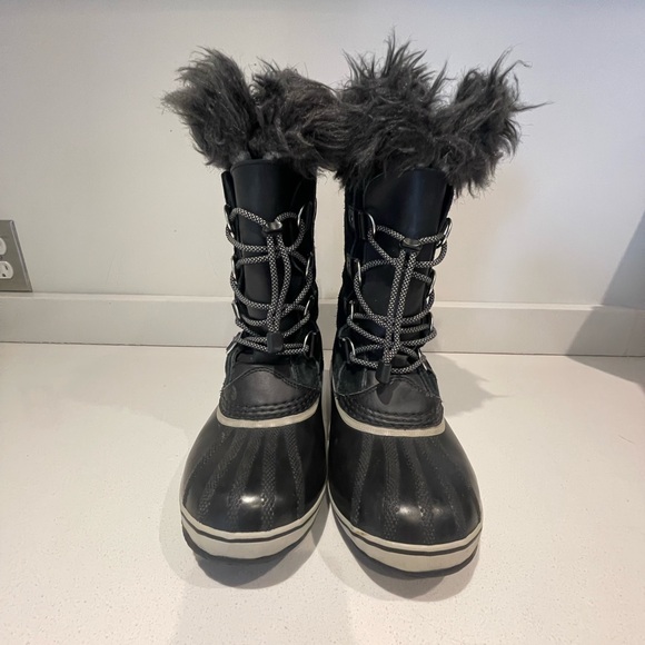 $200 Sorel Joan Of Arctic Black Fur winter waterproof warm Boots Size 6 (EU 38) - Picture 3 of 9